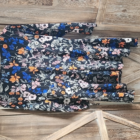 Chaus Ladies Floral Blouse - Picture 4 of 6